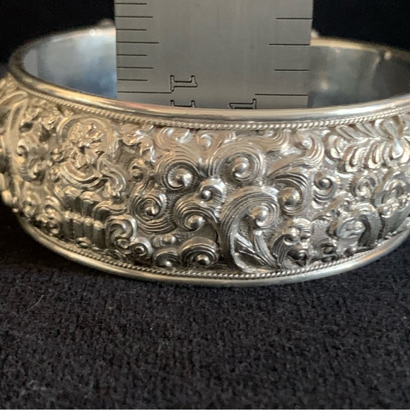 Exquisite, Ornate Carved 925 Sterling Silver Cuff Bracelet, 48g - Picture 4 of 6